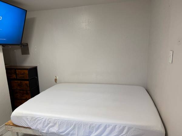 Listing photo 1 of 4