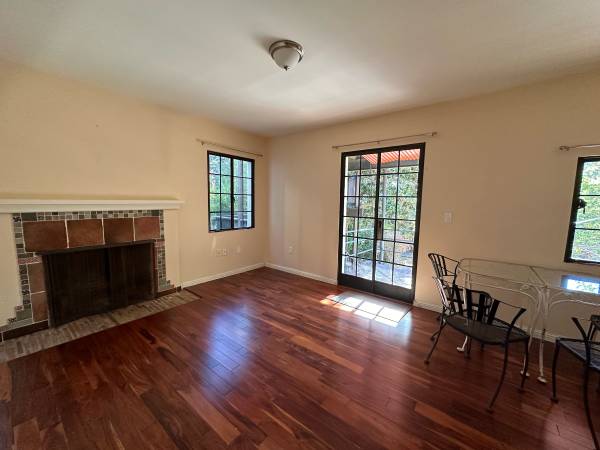 Listing photo 1 of 5