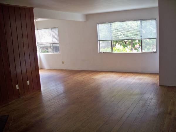 Listing photo 1 of 5