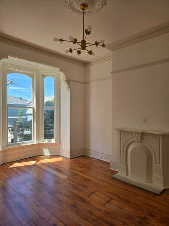 Listing photo 1 of 5