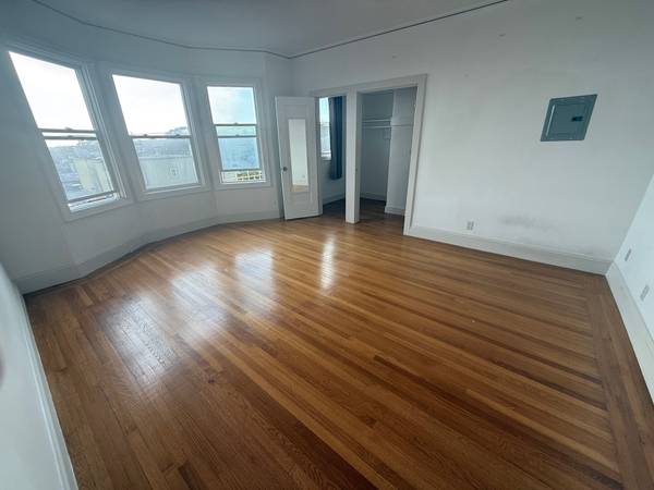 Listing photo 1 of 5