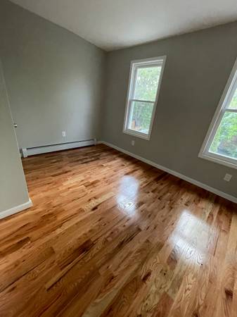 Listing photo 1 of 4