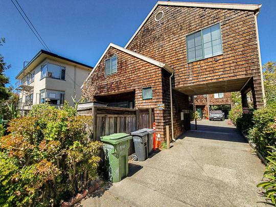 Listing photo 1 of 5