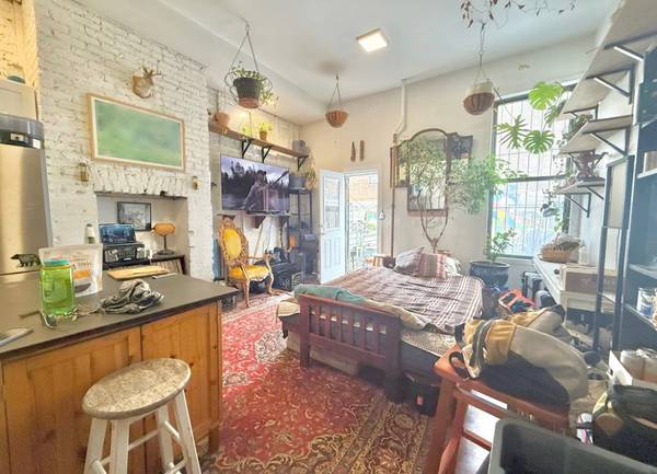 Listing photo 1 of 5