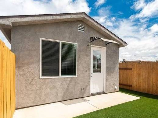 Listing photo 1 of 3