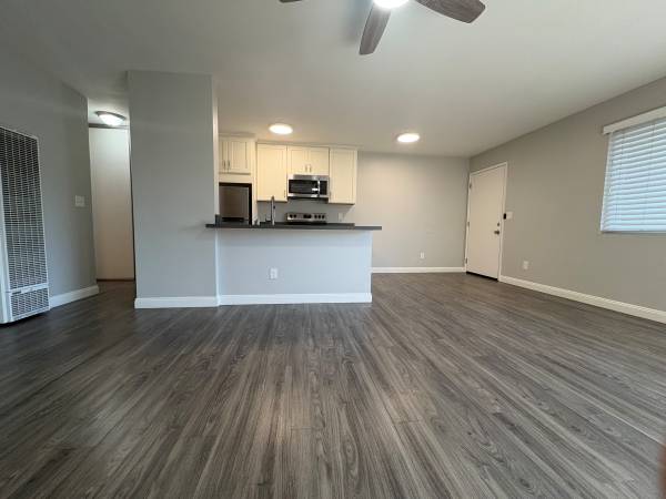 Listing photo 1 of 5