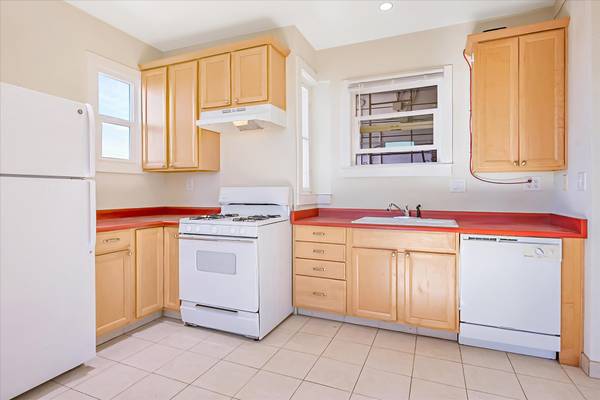Listing photo 1 of 5