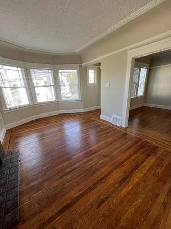Listing photo 1 of 5