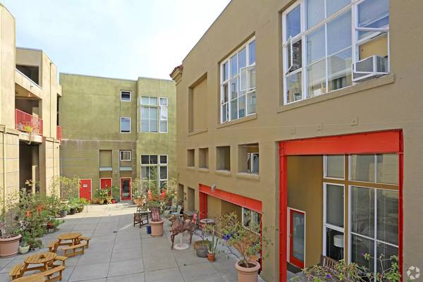 Listing photo 1 of 5