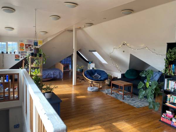 Listing photo 1 of 5