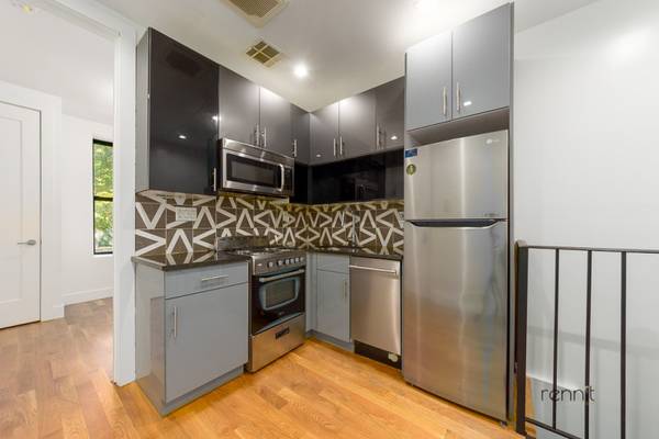 Listing photo 1 of 5
