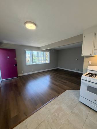 Listing photo 1 of 5