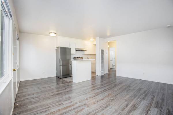 Listing photo 1 of 5