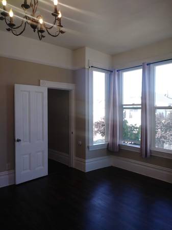 Listing photo 1 of 5