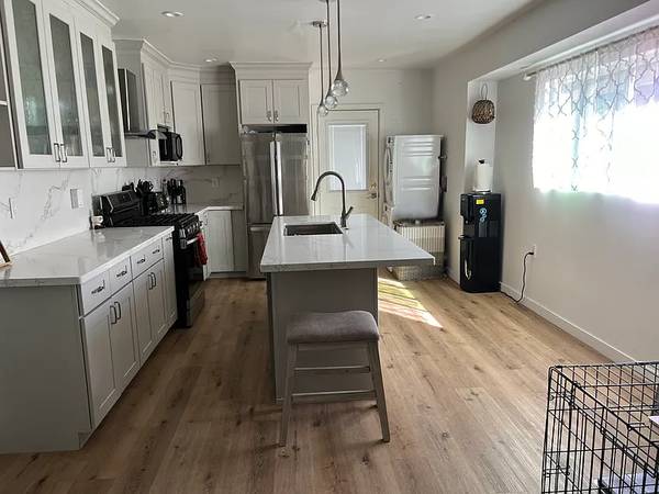 Listing photo 1 of 5