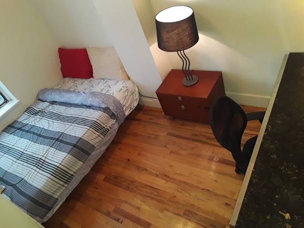 Listing photo 1 of 4