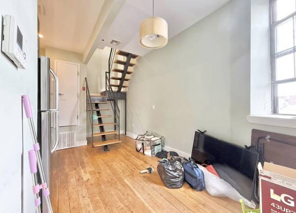 Listing photo 1 of 5