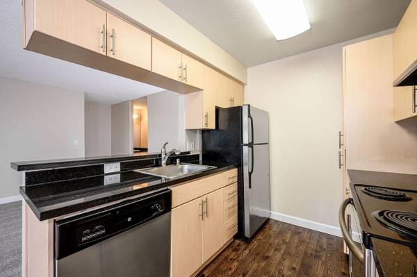 Listing photo 1 of 5