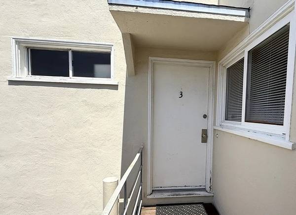 Listing photo 1 of 3