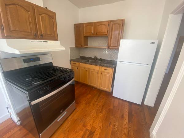 Listing photo 1 of 5