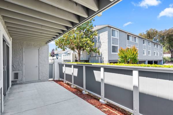 Listing photo 1 of 5