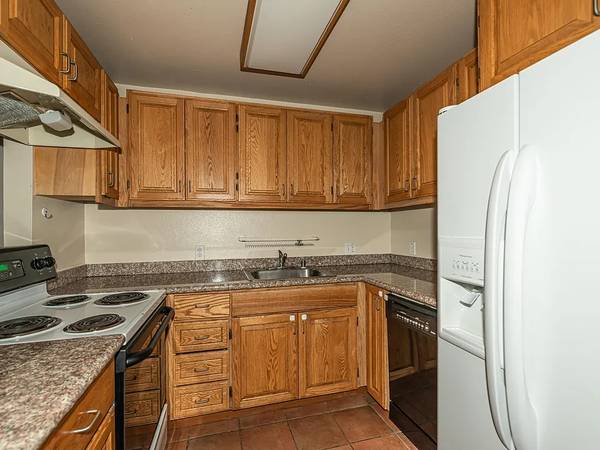 Listing photo 1 of 5