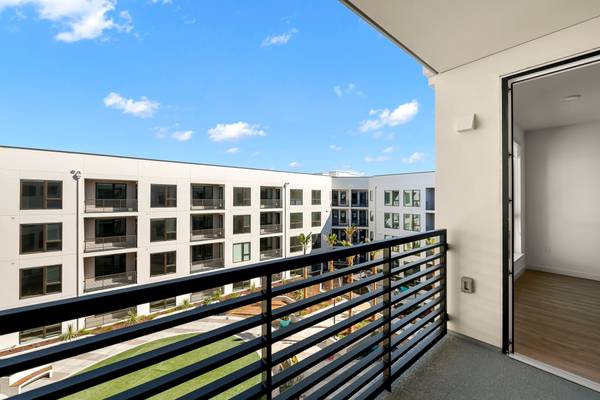 Listing photo 1 of 5