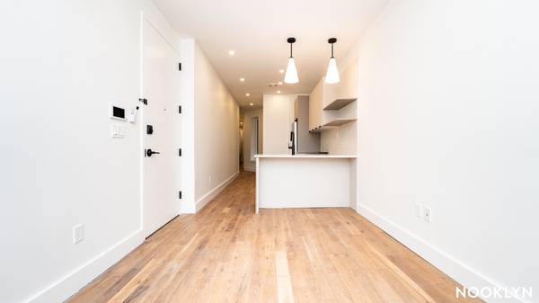 Listing photo 1 of 4