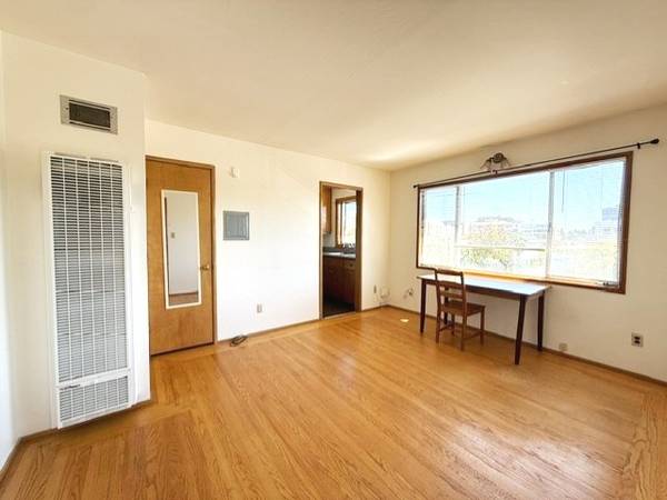 Listing photo 1 of 5