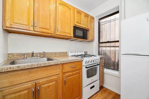 Listing photo 1 of 5