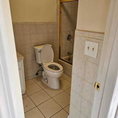 Listing photo 1 of 5