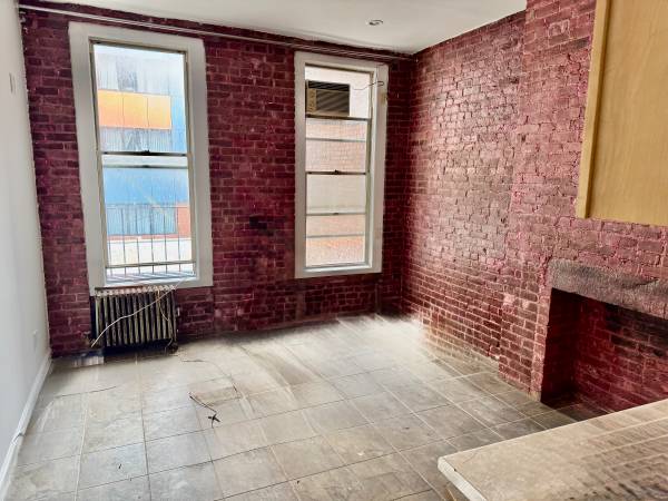 Listing photo 1 of 5