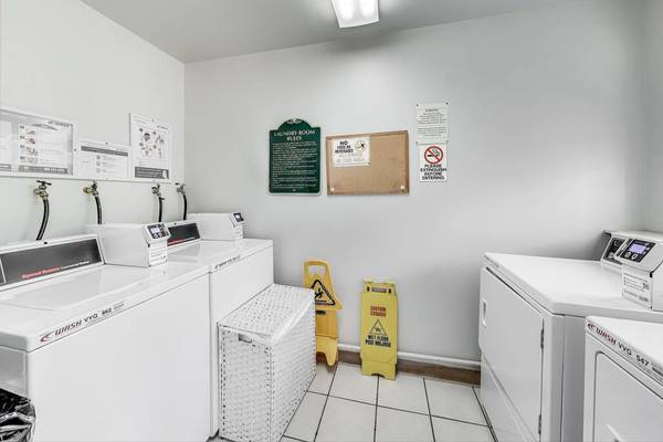 Listing photo 1 of 5