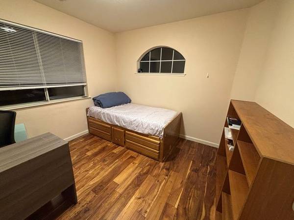 Listing photo 1 of 3