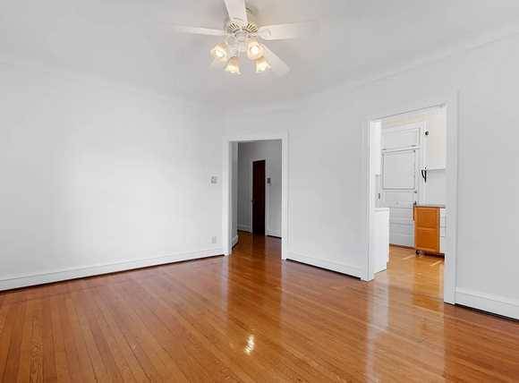 Listing photo 1 of 5