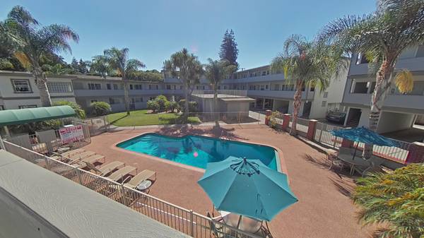 Listing photo 1 of 5