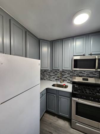 Listing photo 1 of 5