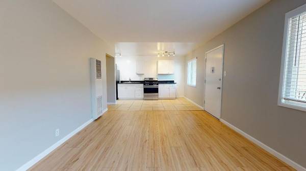 Listing photo 1 of 5