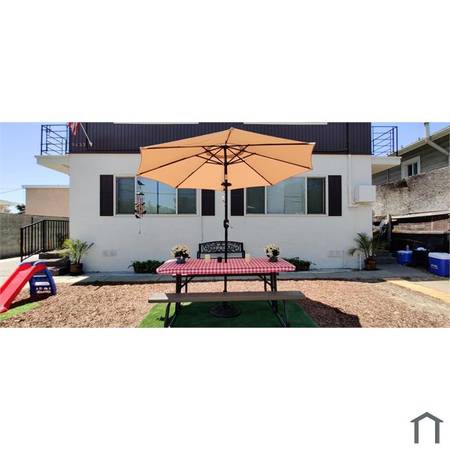 Listing photo 1 of 5