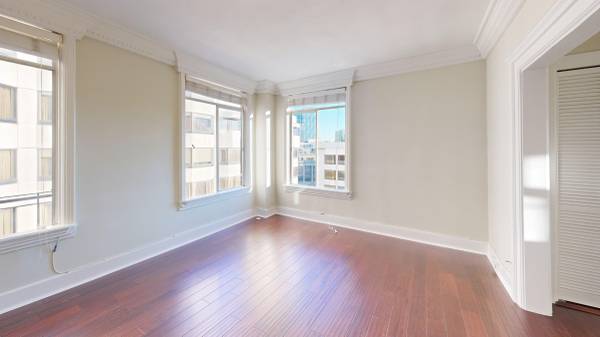 Listing photo 1 of 5