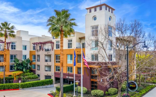 Listing photo 1 of 5