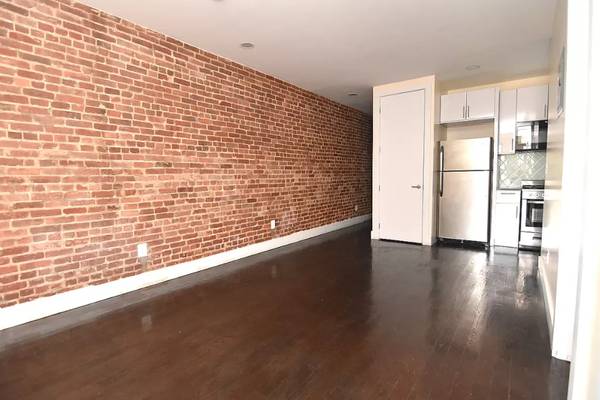 Listing photo 1 of 5