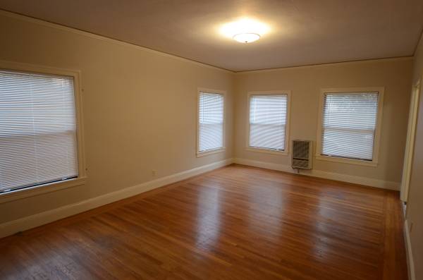 Listing photo 1 of 5