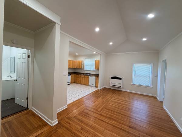 Listing photo 1 of 5