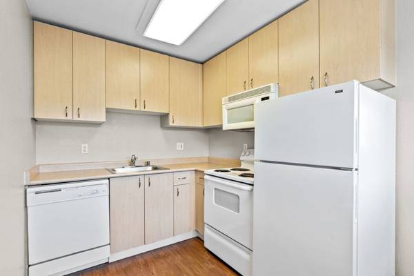 Listing photo 1 of 5