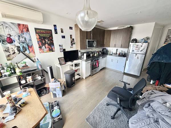 Listing photo 1 of 4