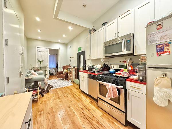 Listing photo 1 of 5