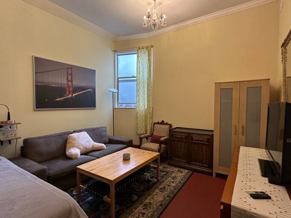 Listing photo 1 of 5