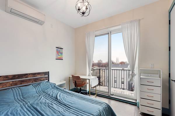 Listing photo 1 of 4