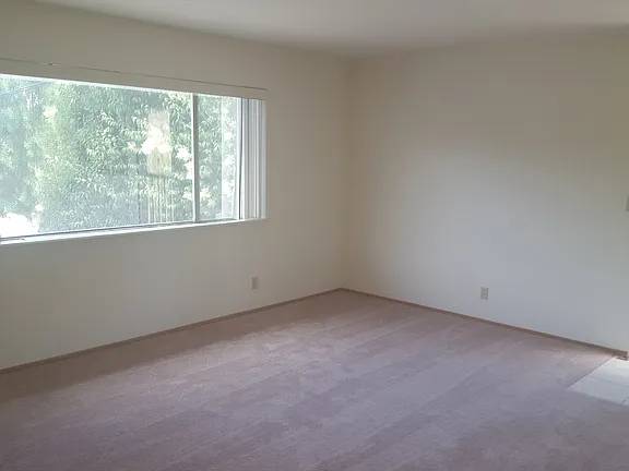 Listing photo 1 of 4